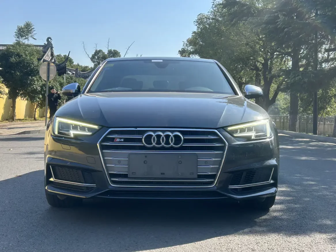 Audi S4