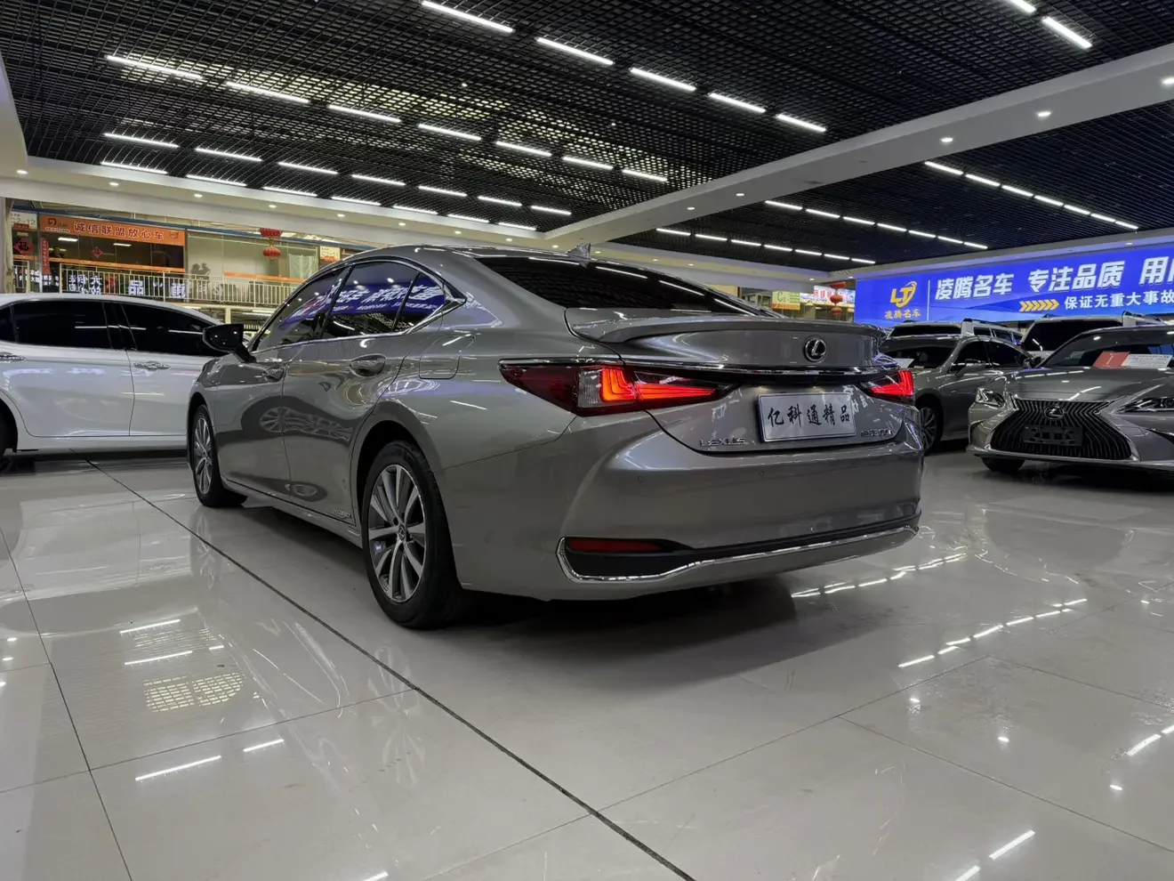 Lexus ES