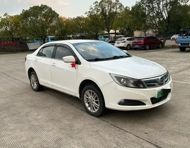 BYD e5