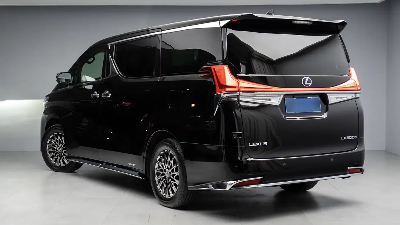 Lexus LM