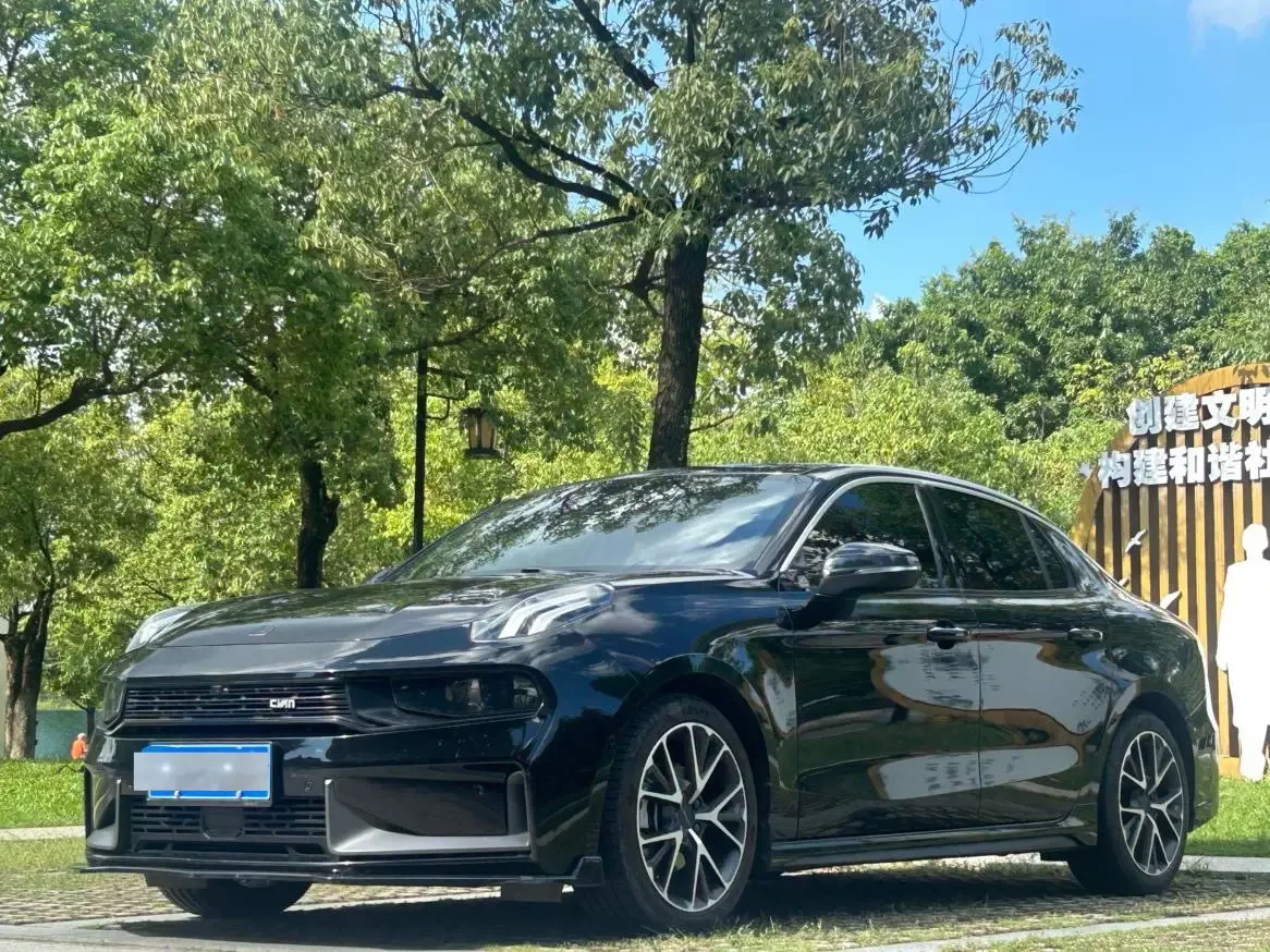Lynk & Co 03