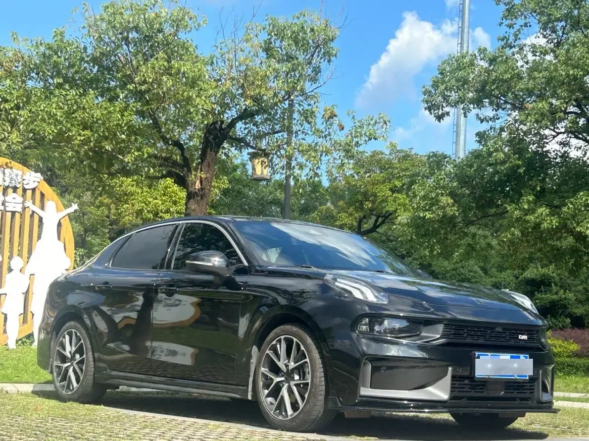 Lynk & Co 03