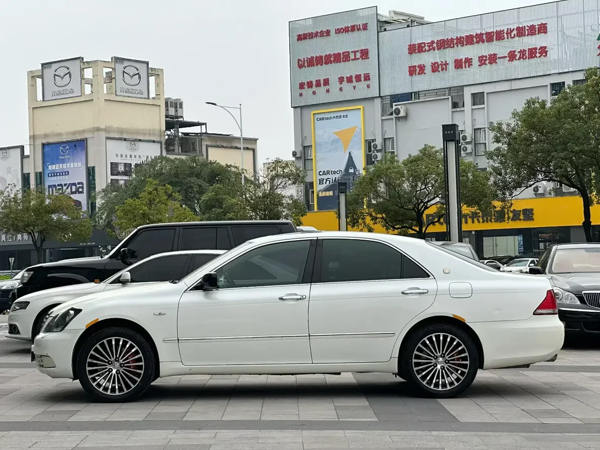 Toyota crown