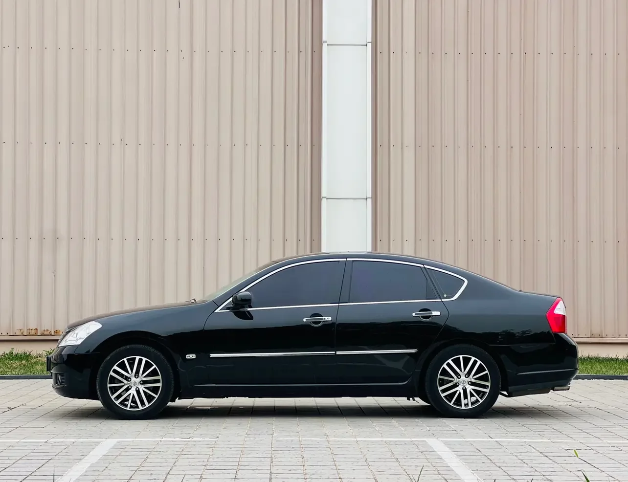 Nissan Elegant