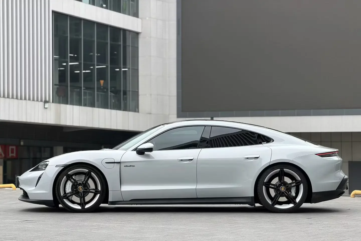 Porsche Taycan