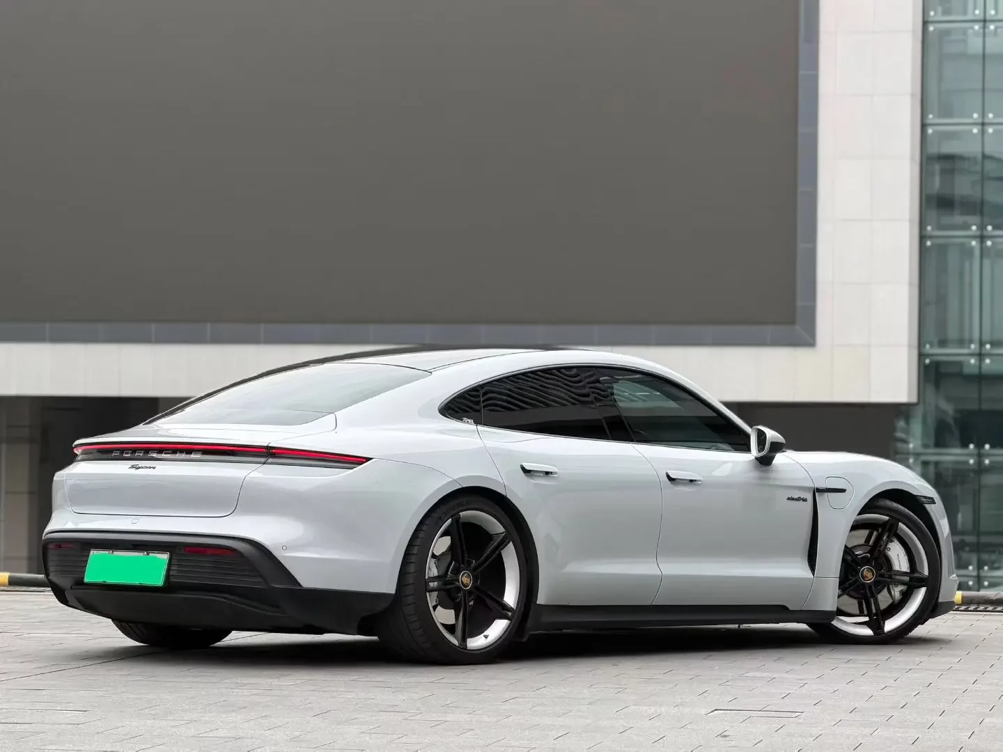 Porsche Taycan