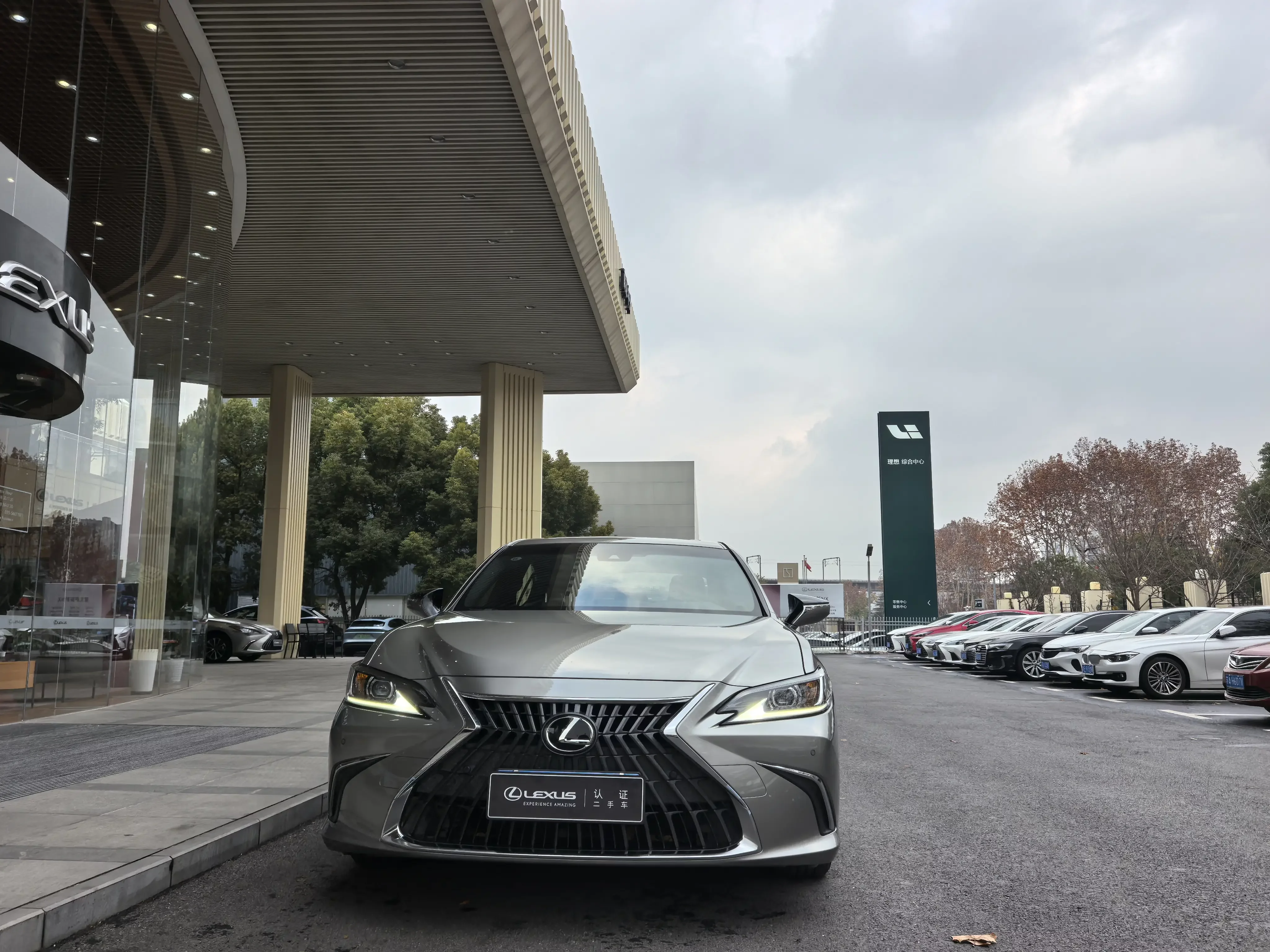 Lexus ES