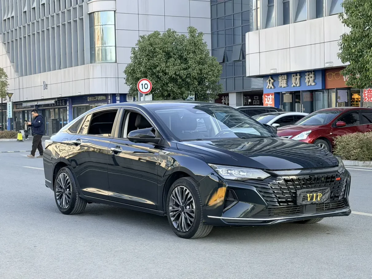 Dongfeng Yixuan MAX