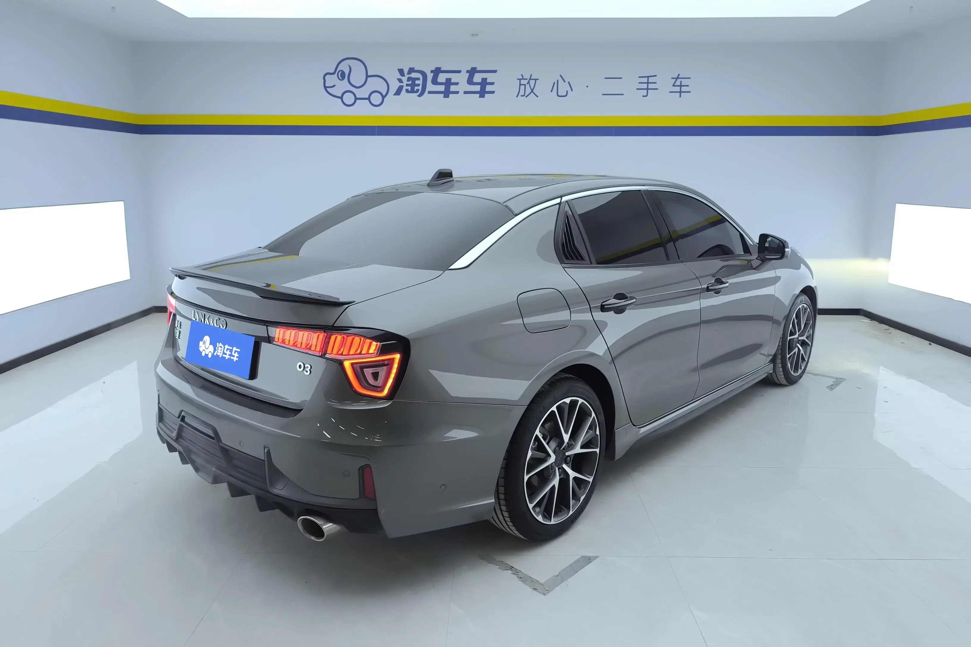 Lynk & Co 03