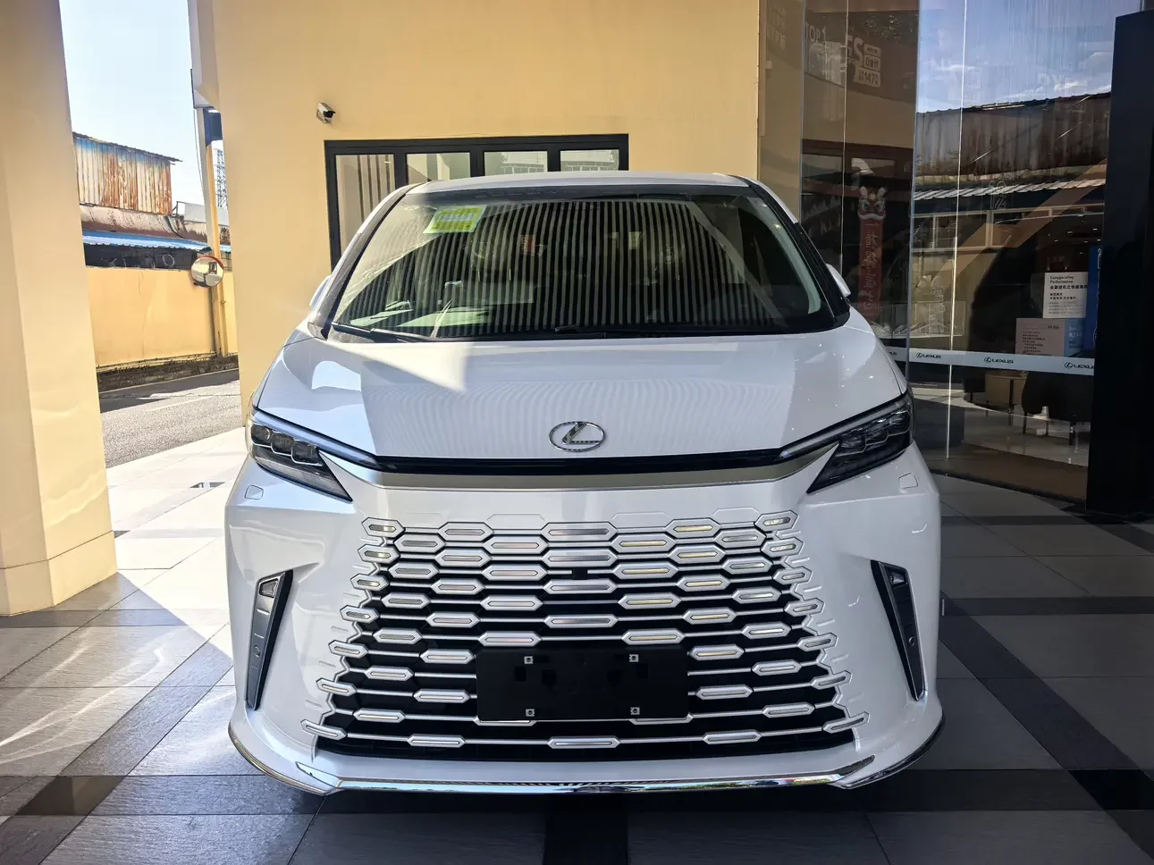 Lexus LM