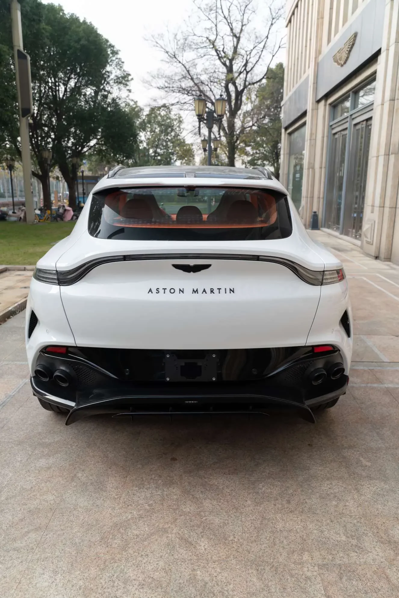 Aston Martin DBX