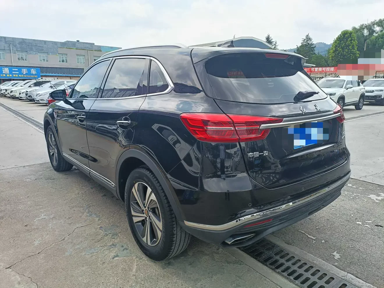 Hongqi HS5