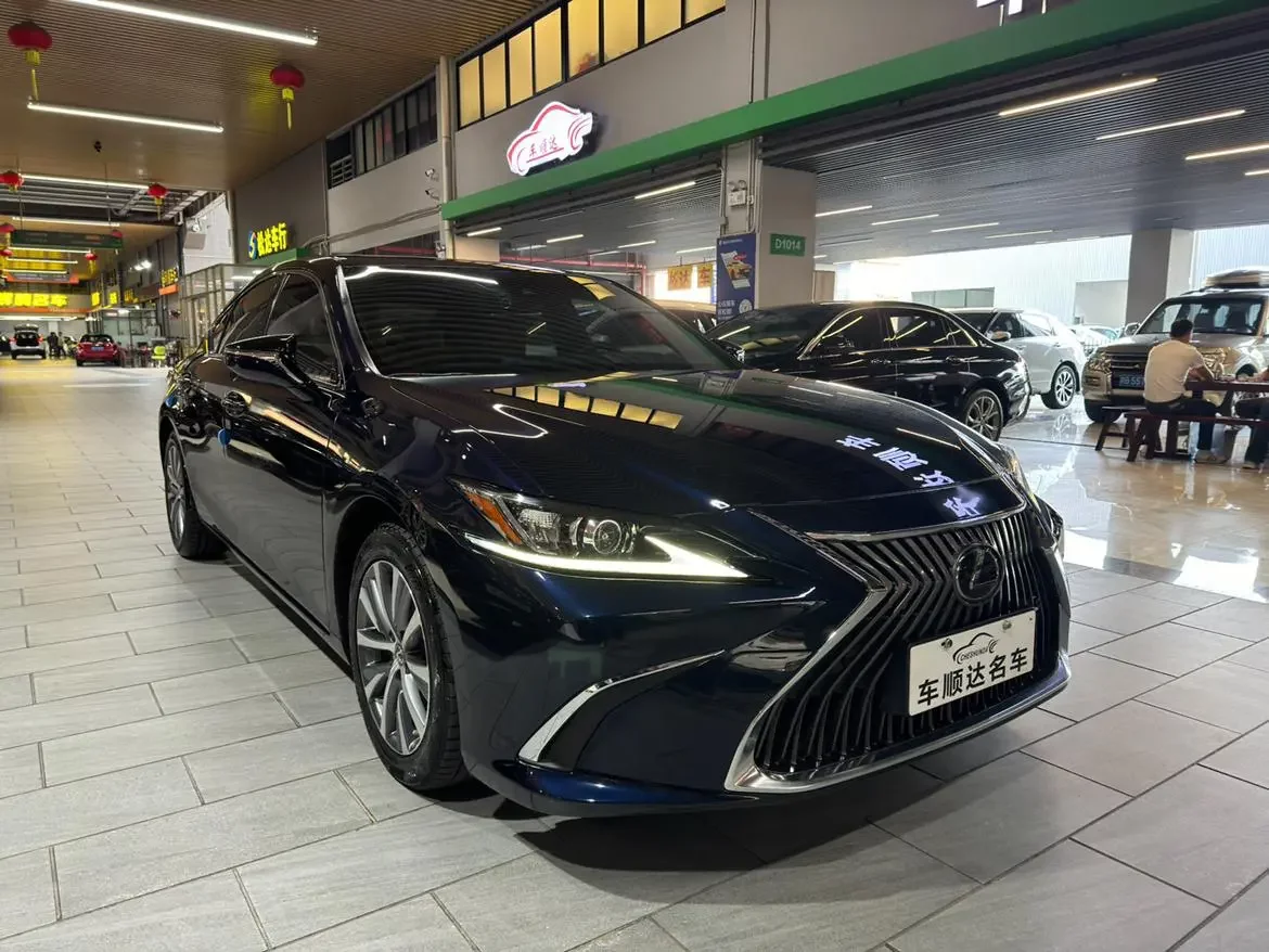 Lexus ES