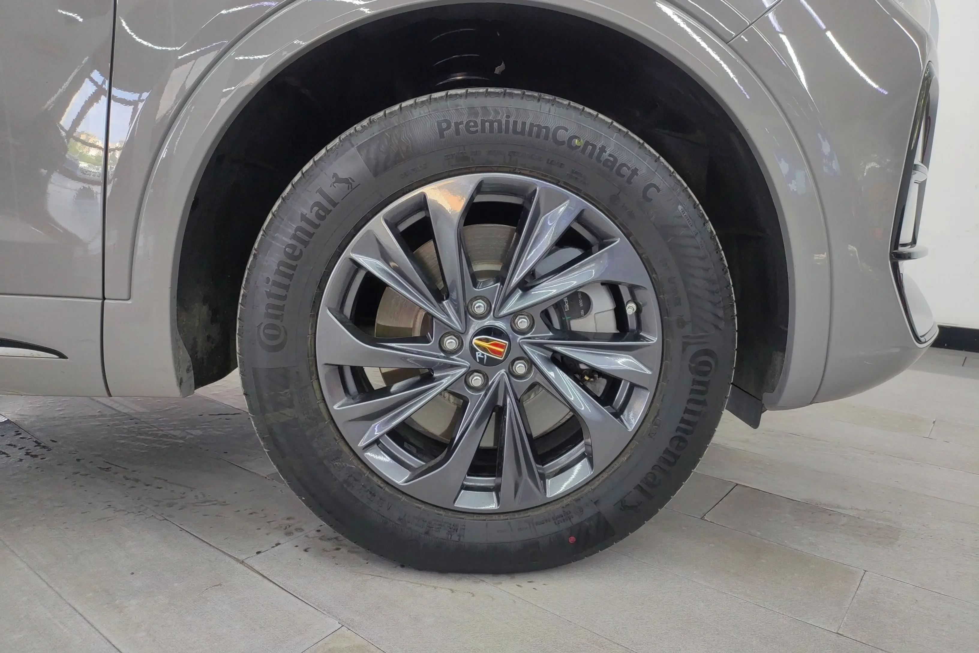 Hongqi HS5