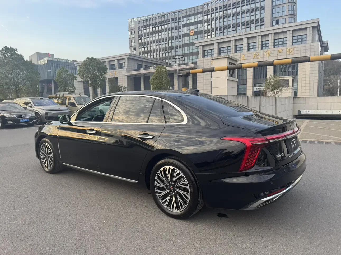 Hongqi H5