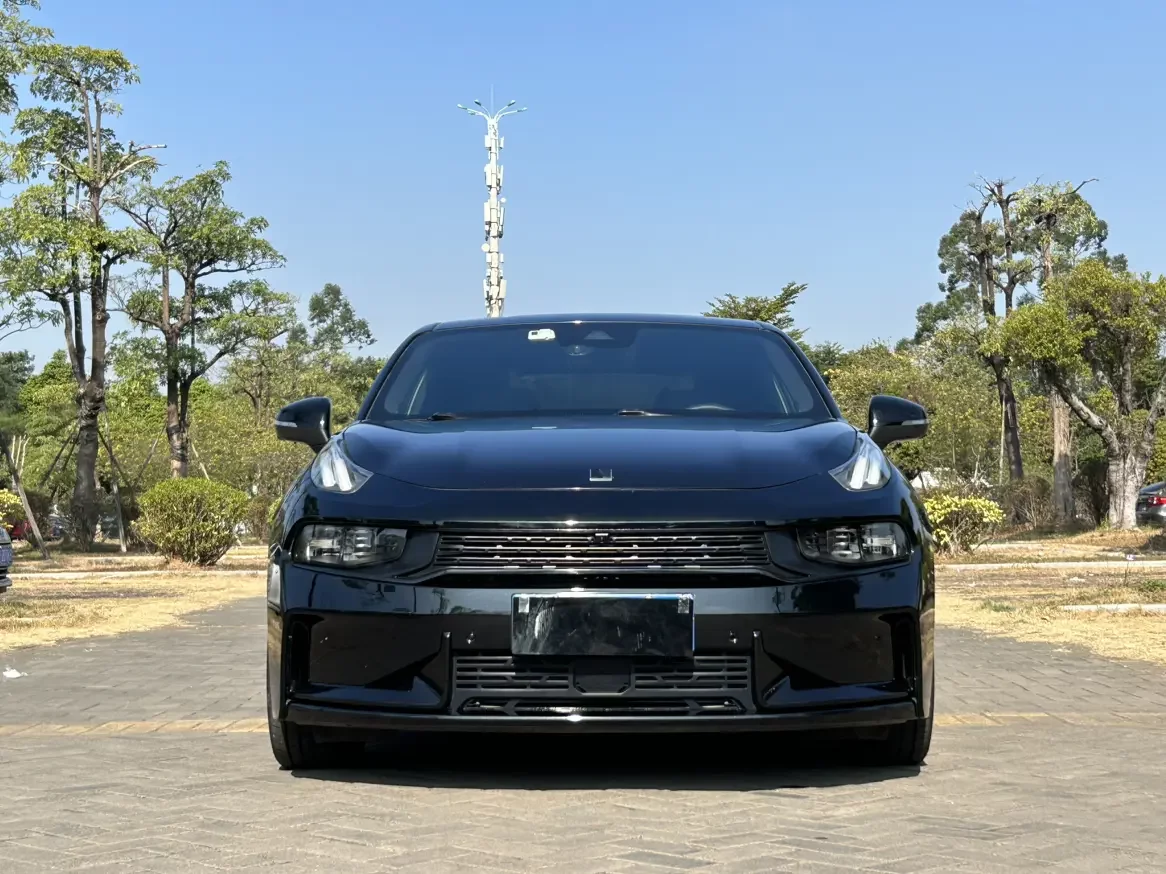 Lynk & Co 03
