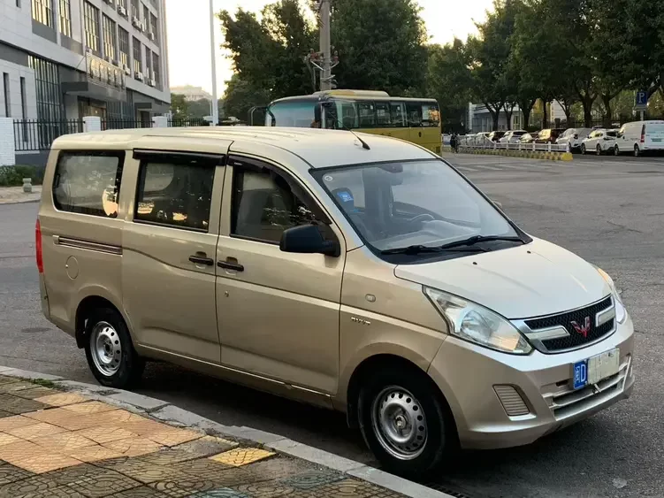Wuling Rongguang V