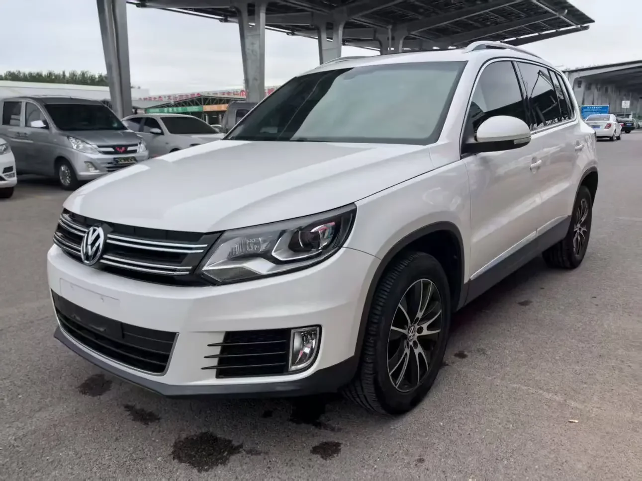 Volkswagen Tiguan (Tharu)