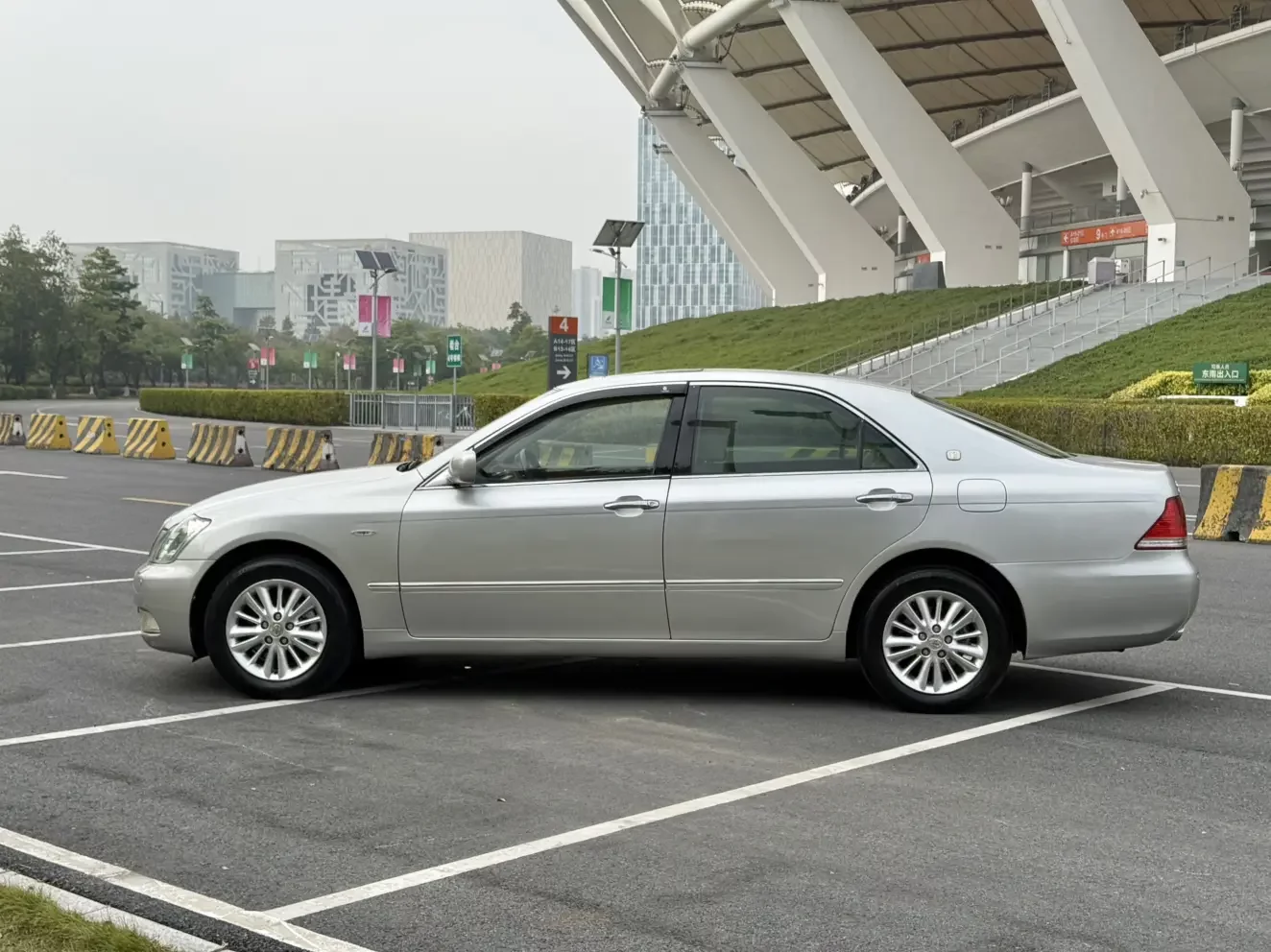 Toyota crown