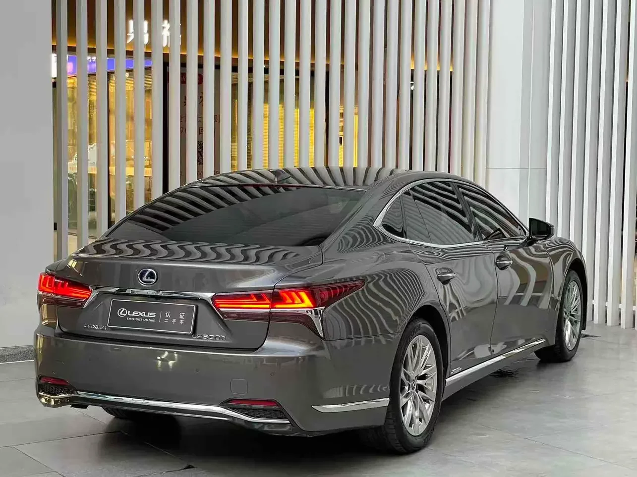 Lexus LS
