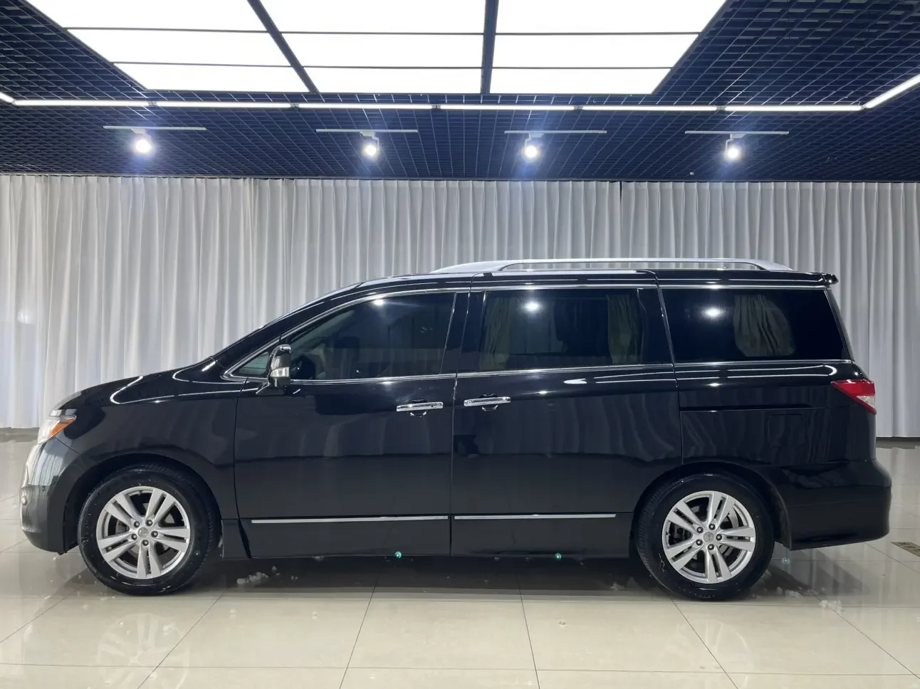 Nissan nobleman