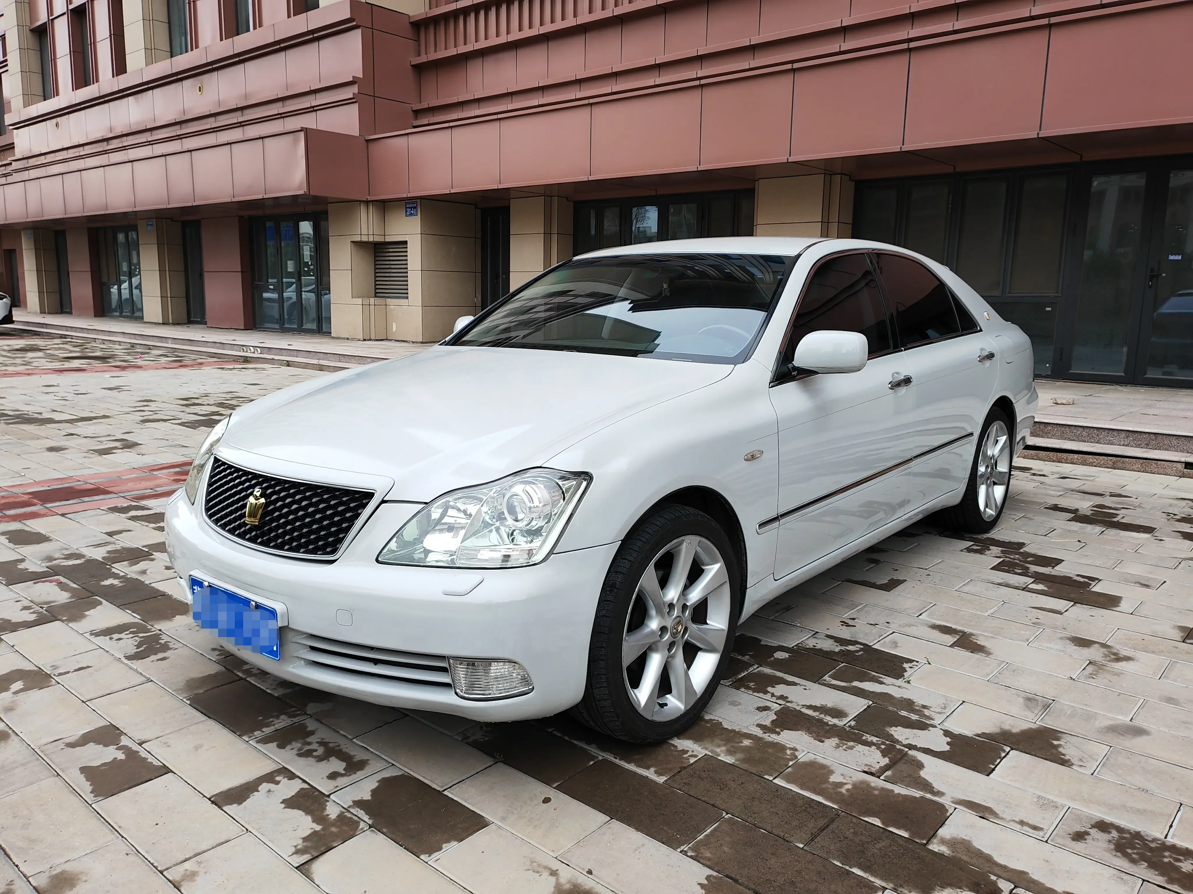 Toyota crown