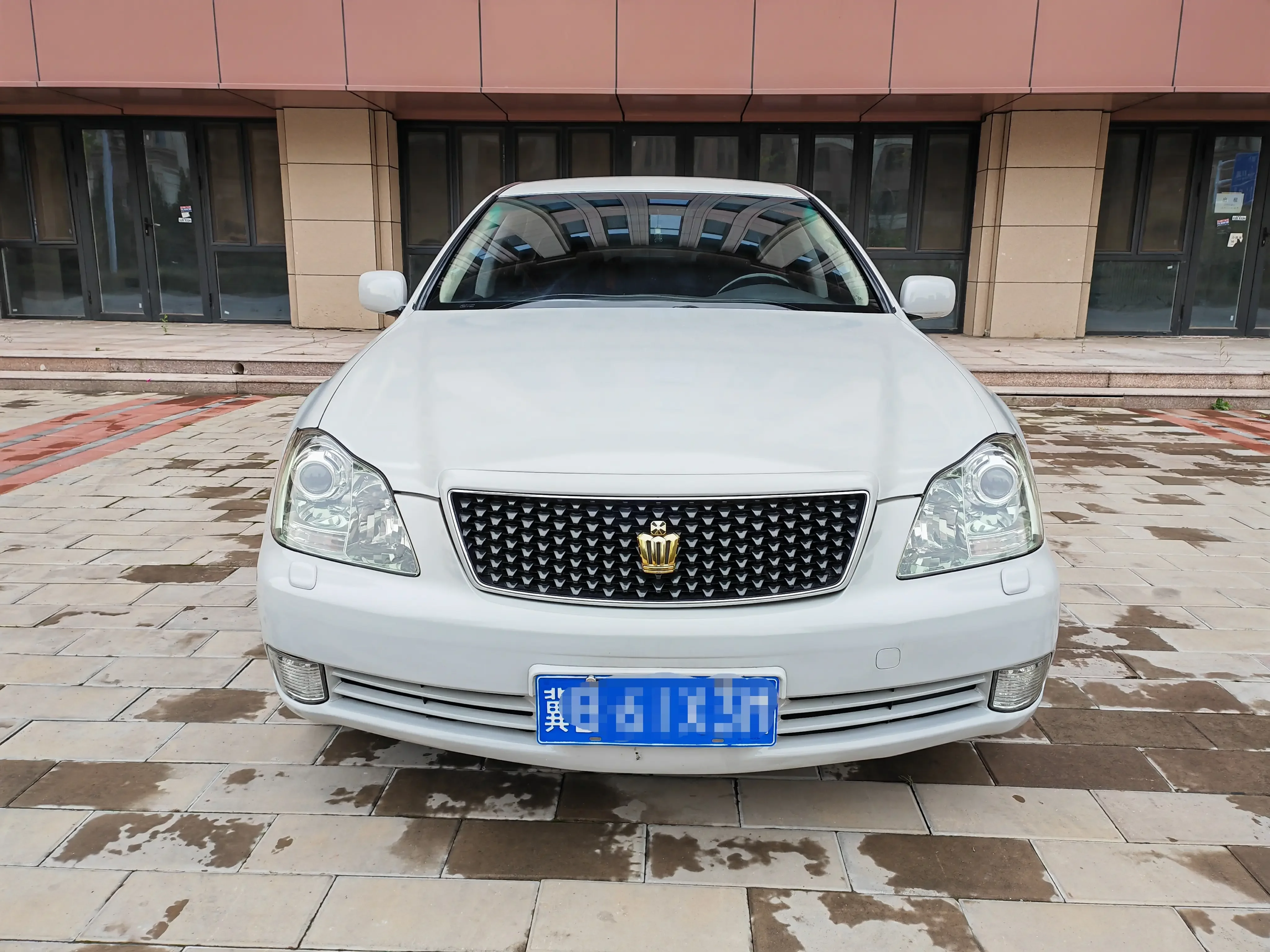 Toyota crown