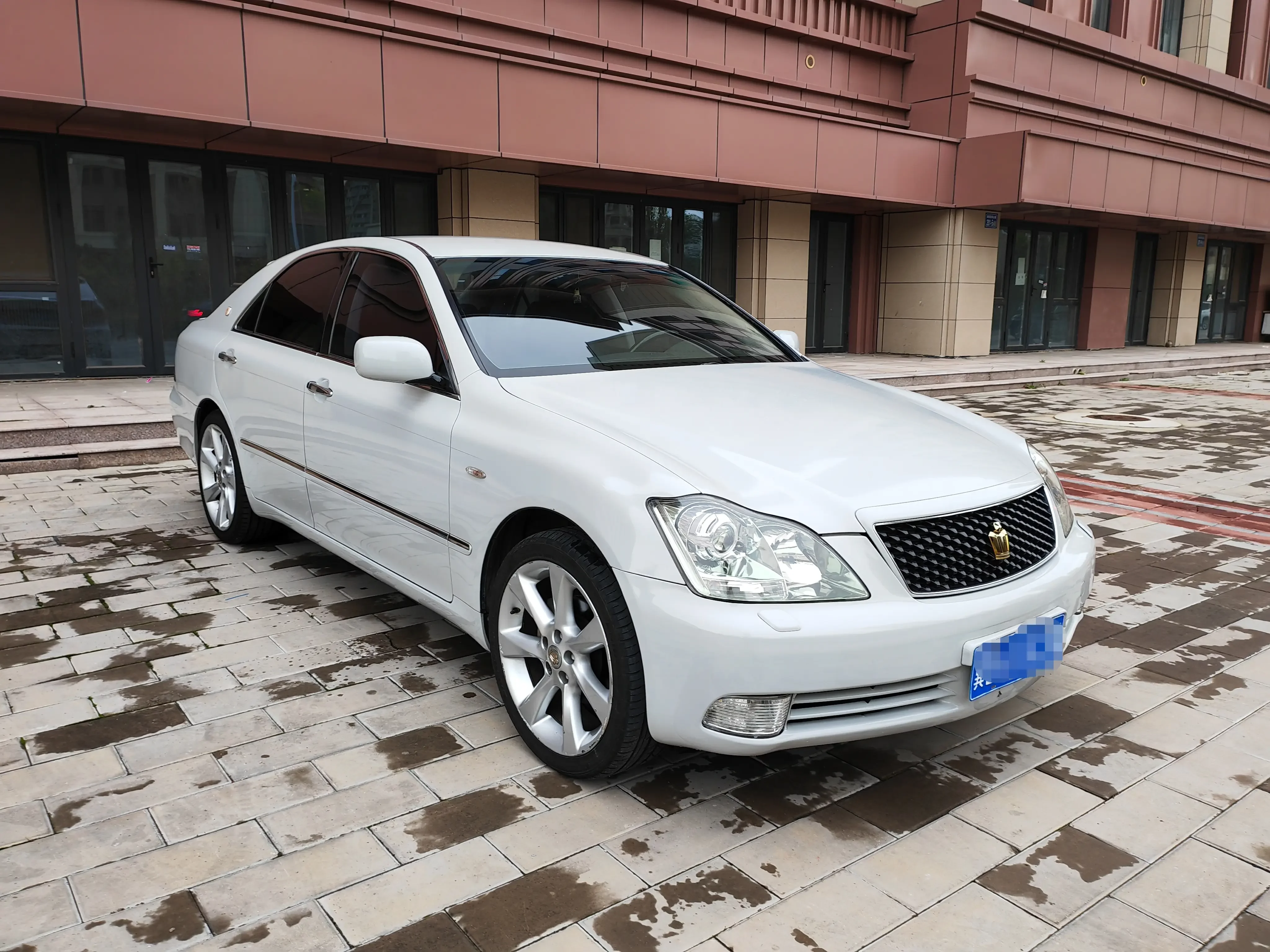 Toyota crown