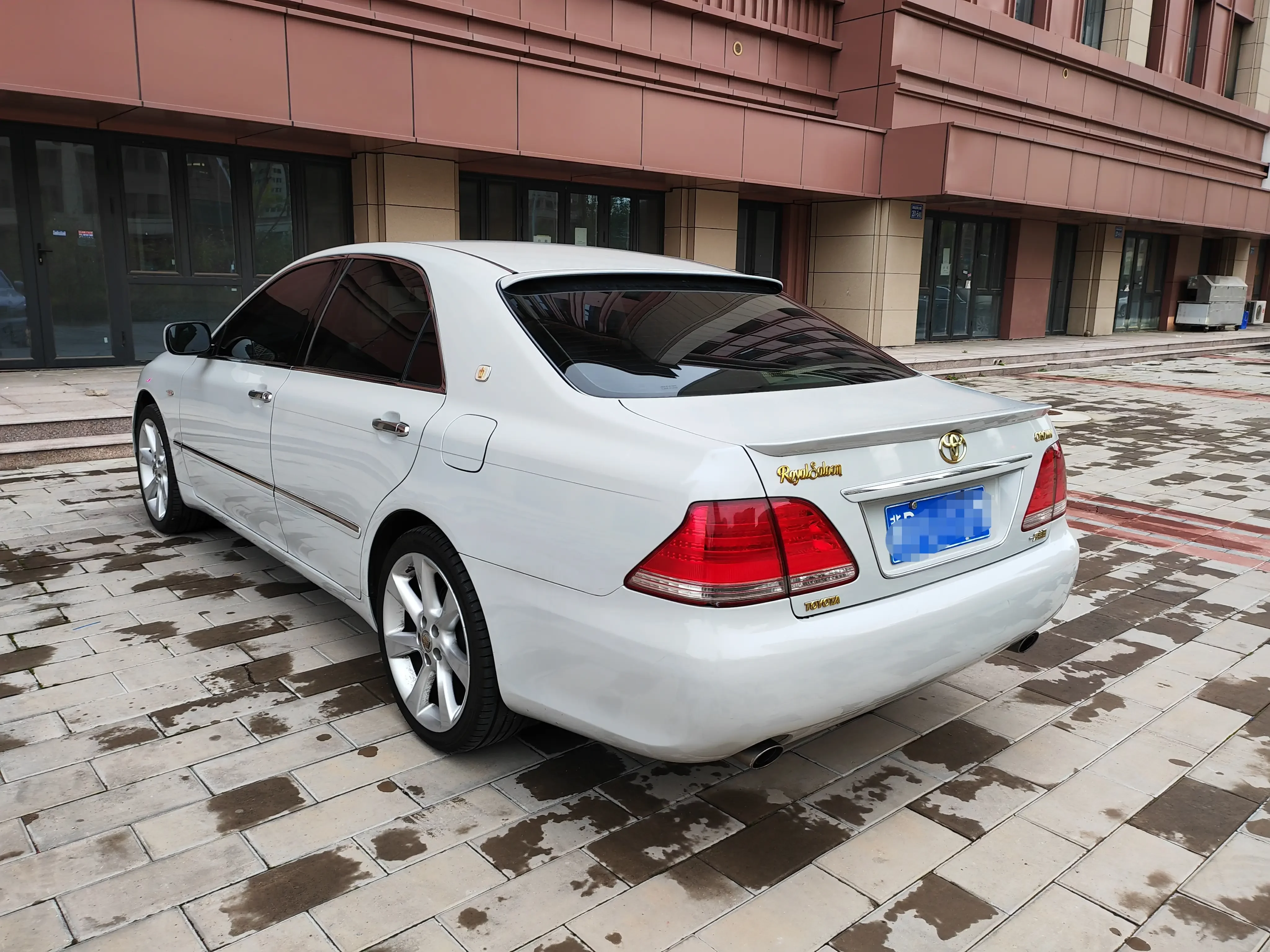 Toyota crown