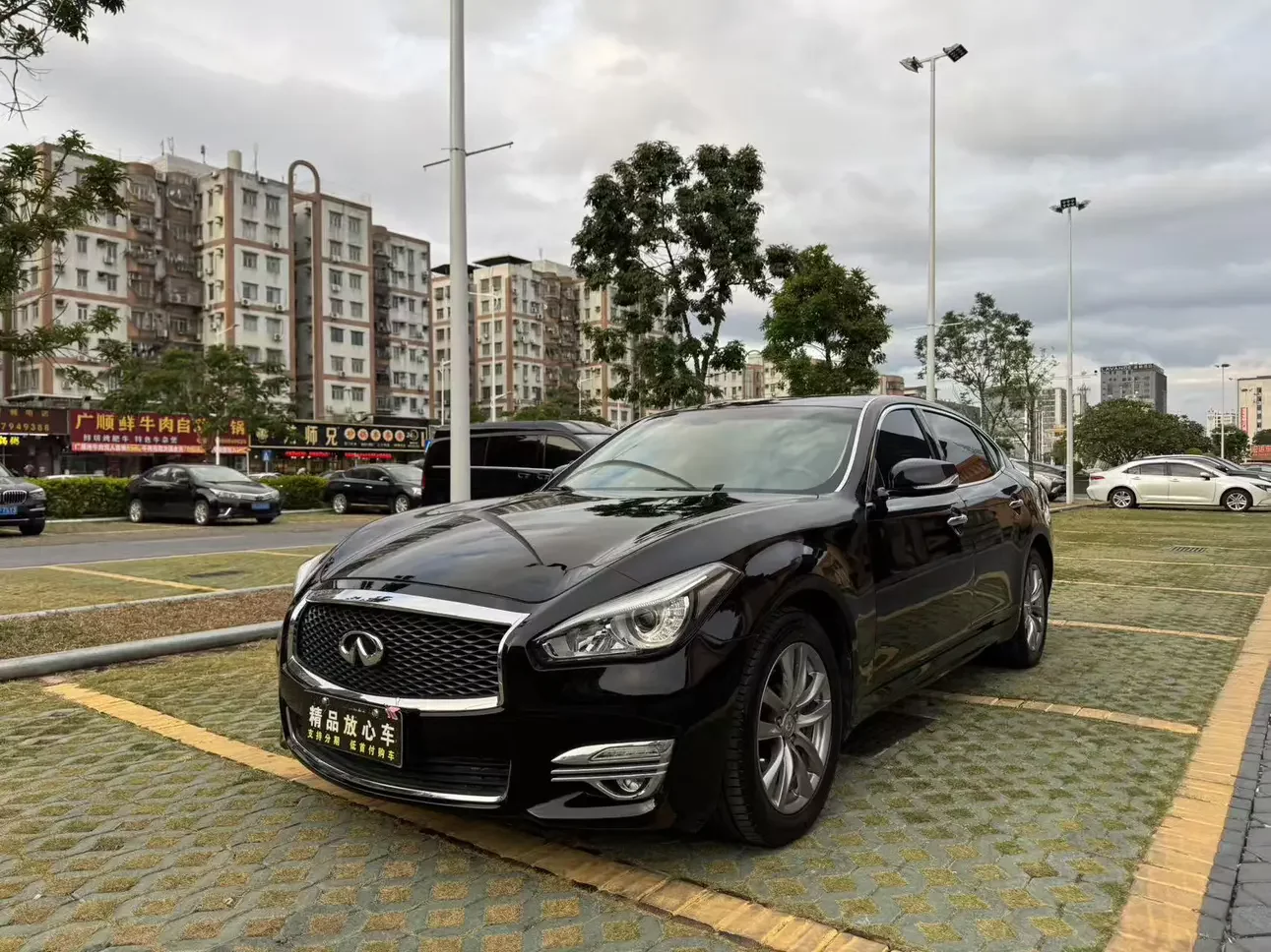 Infiniti Q70