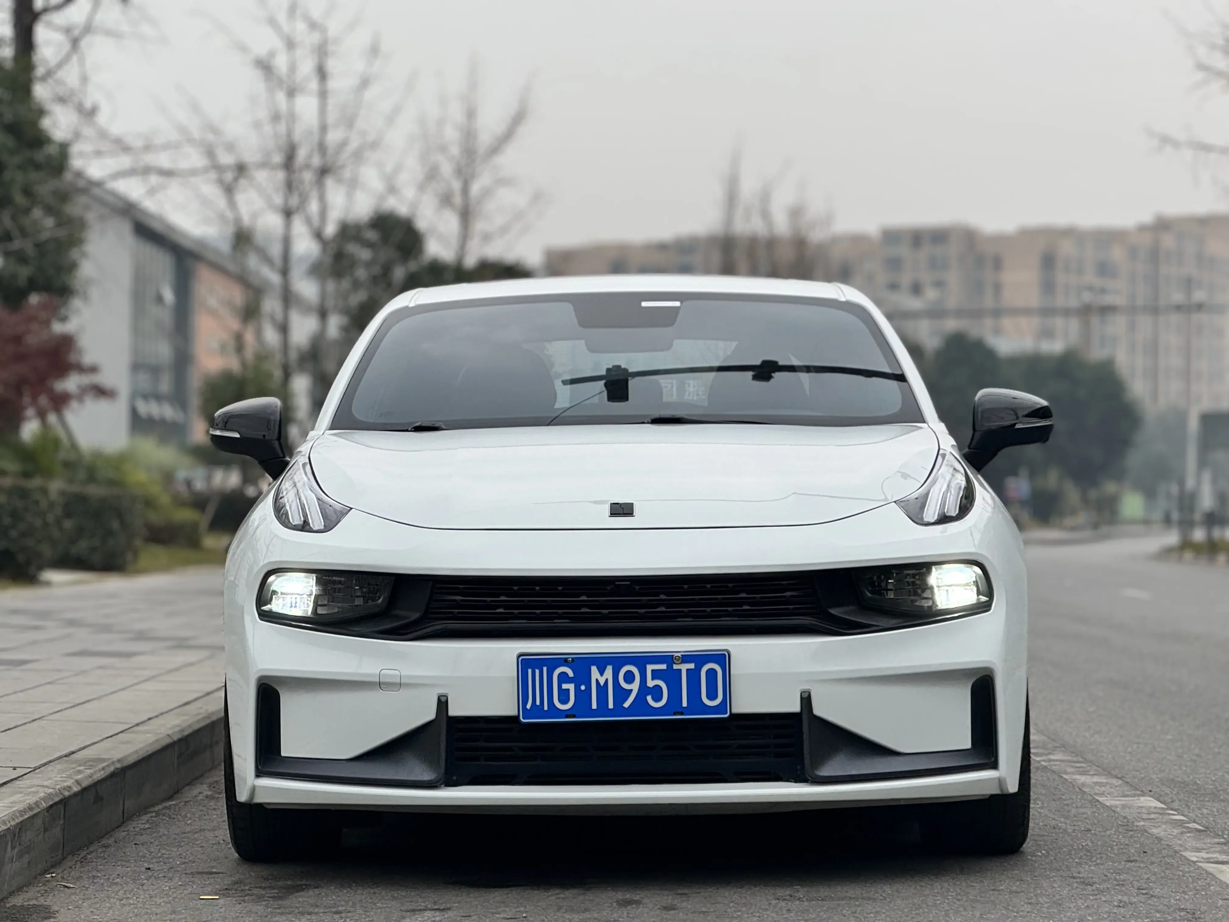 Lynk & Co 03