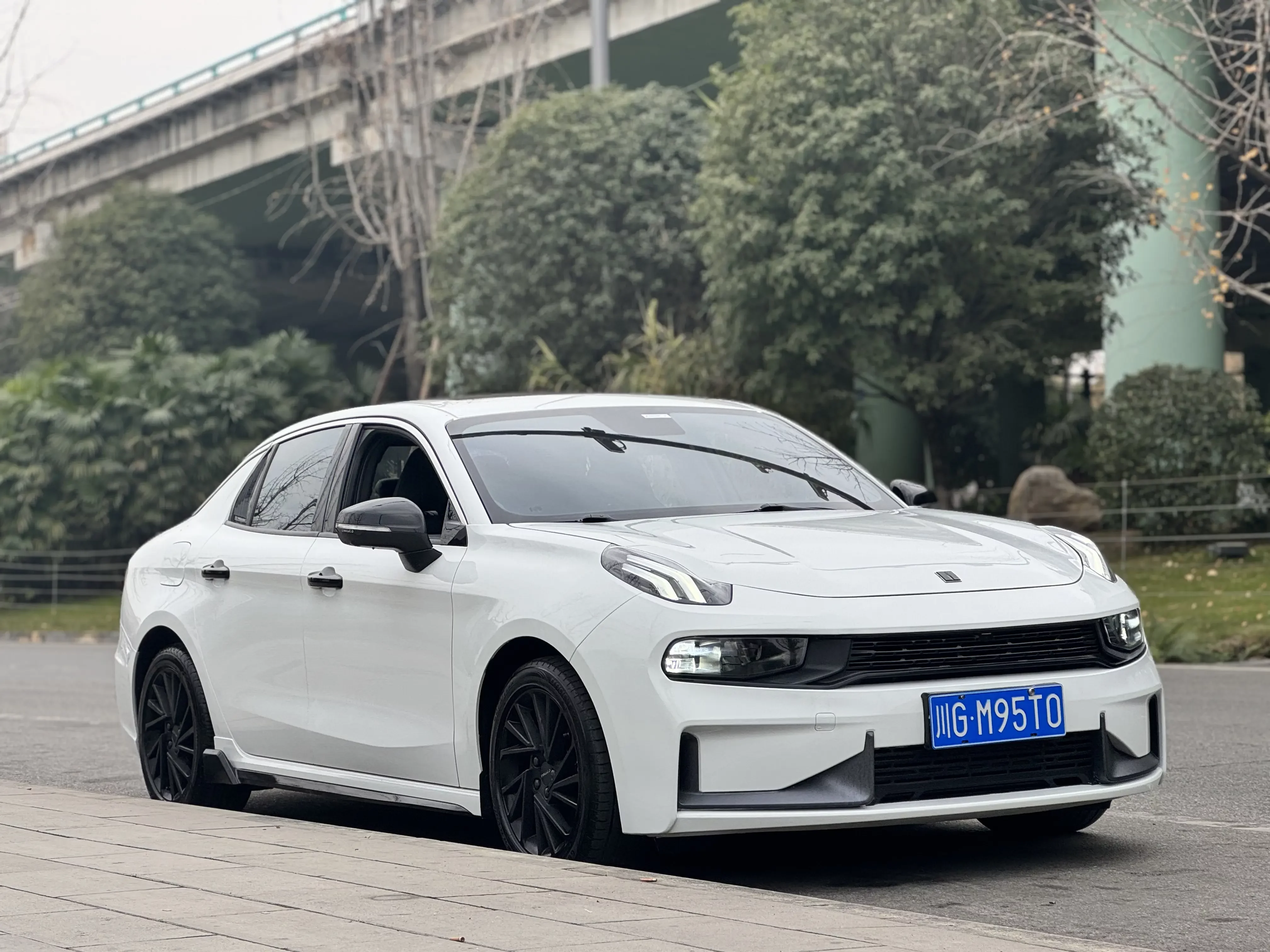 Lynk & Co 03