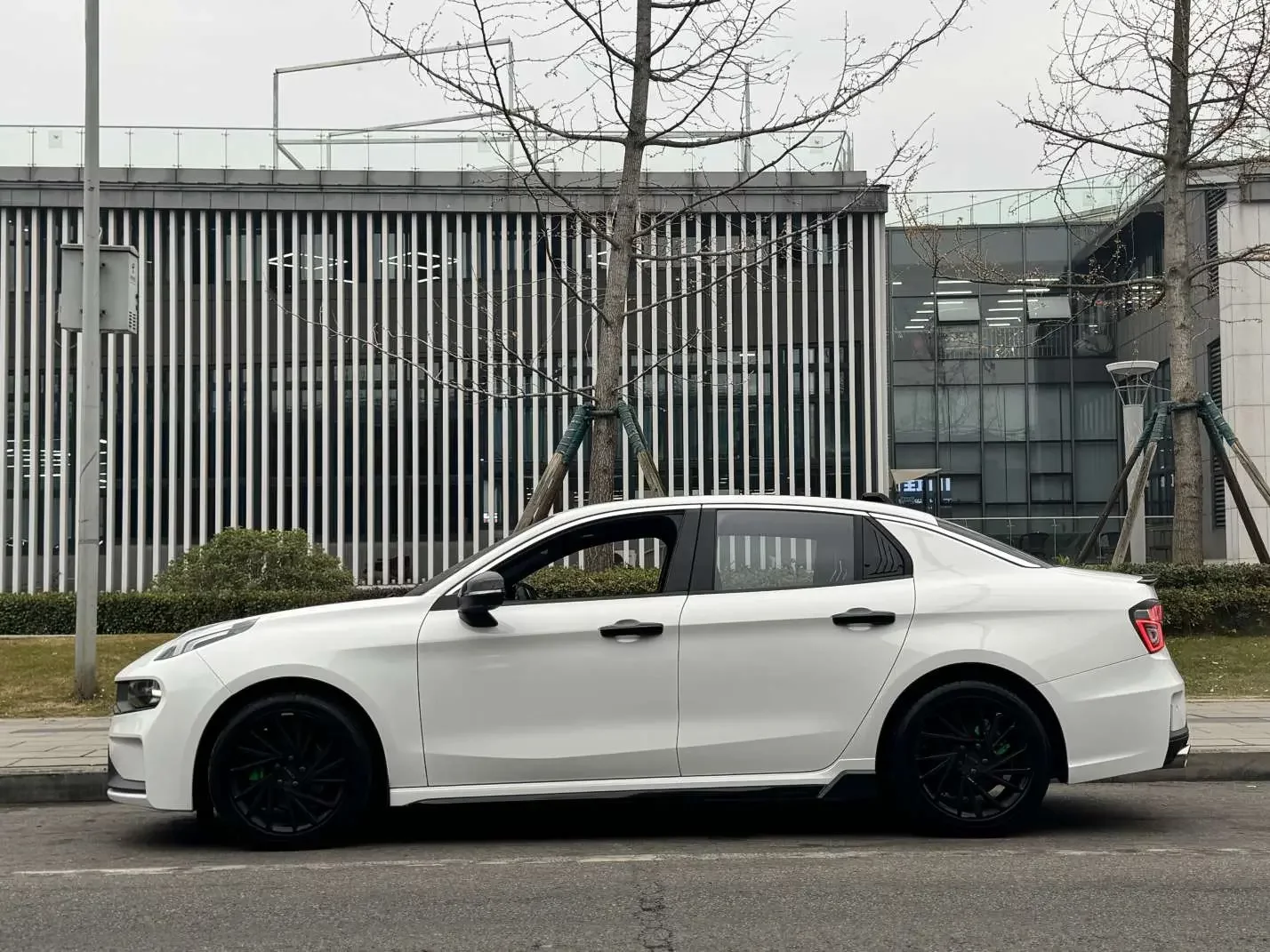 Lynk & Co 03