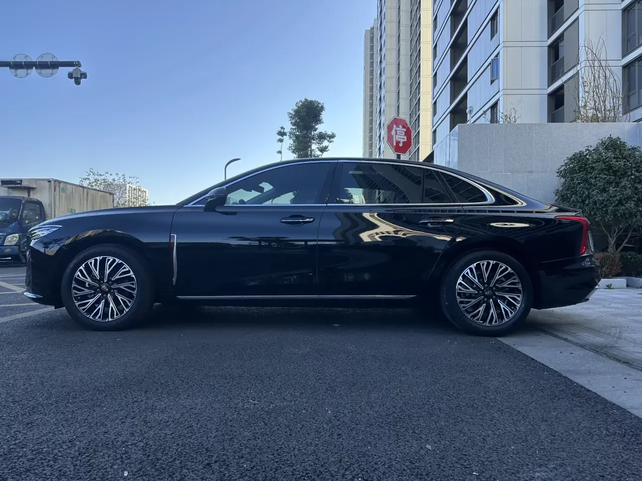 Hongqi H5