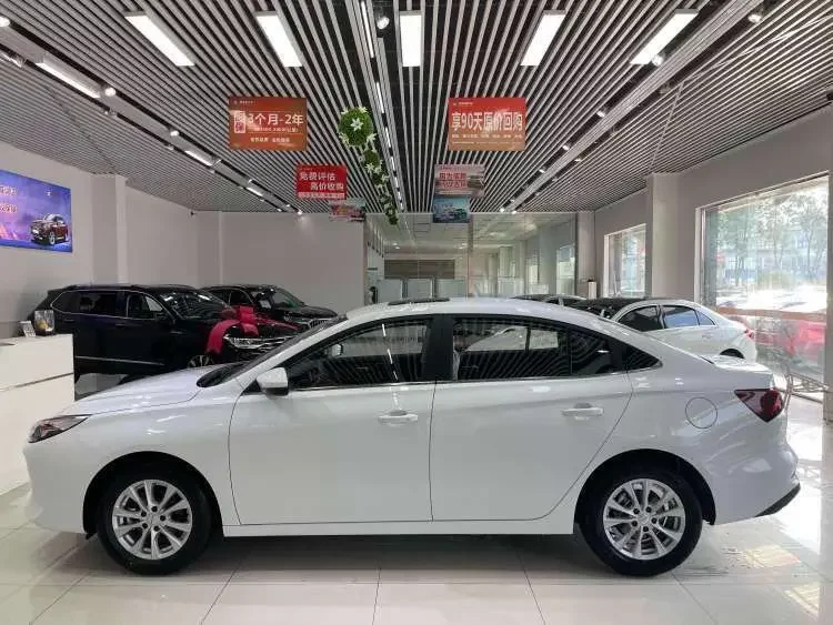Roewe i5