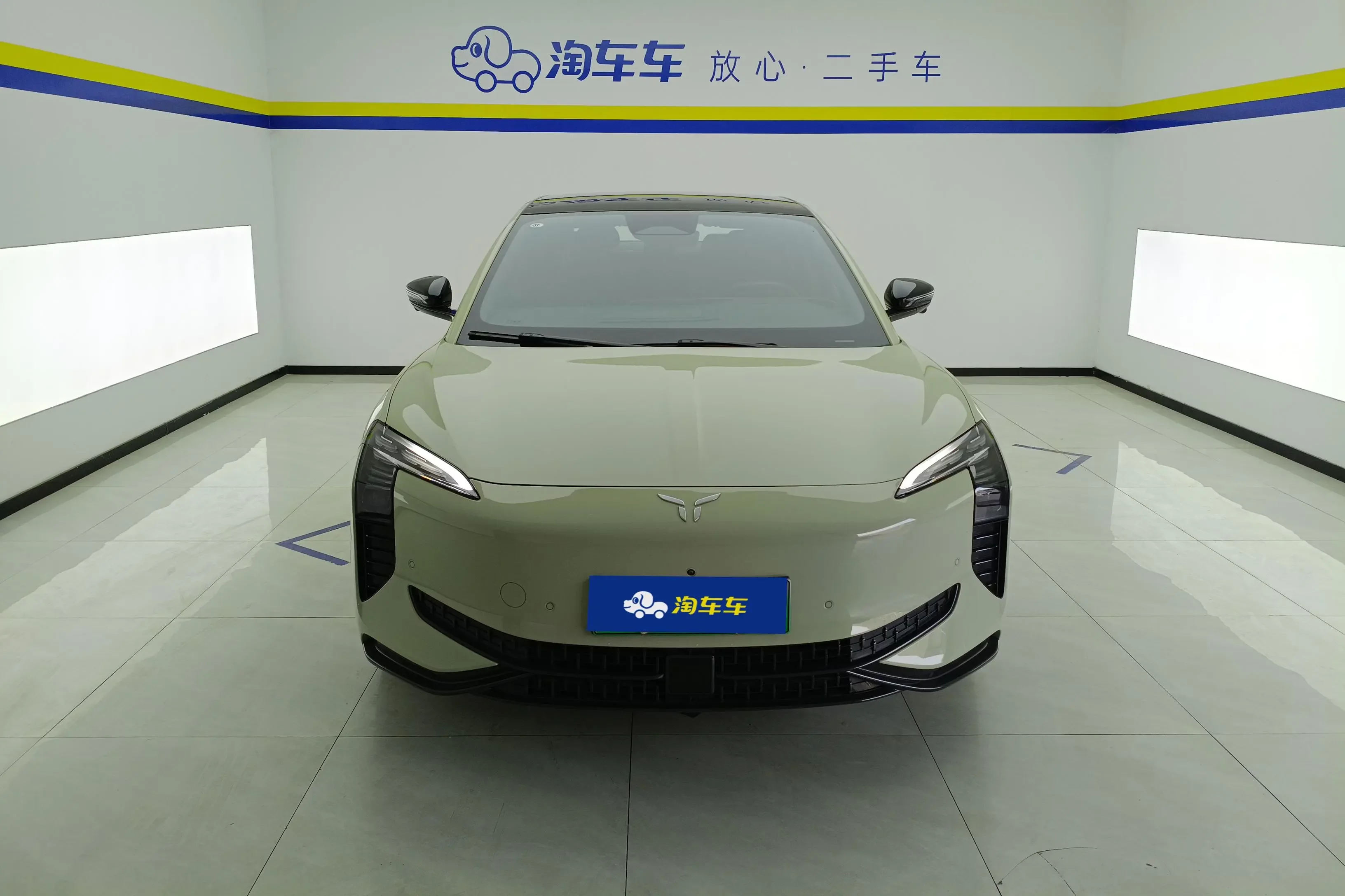 Hongqi EH7