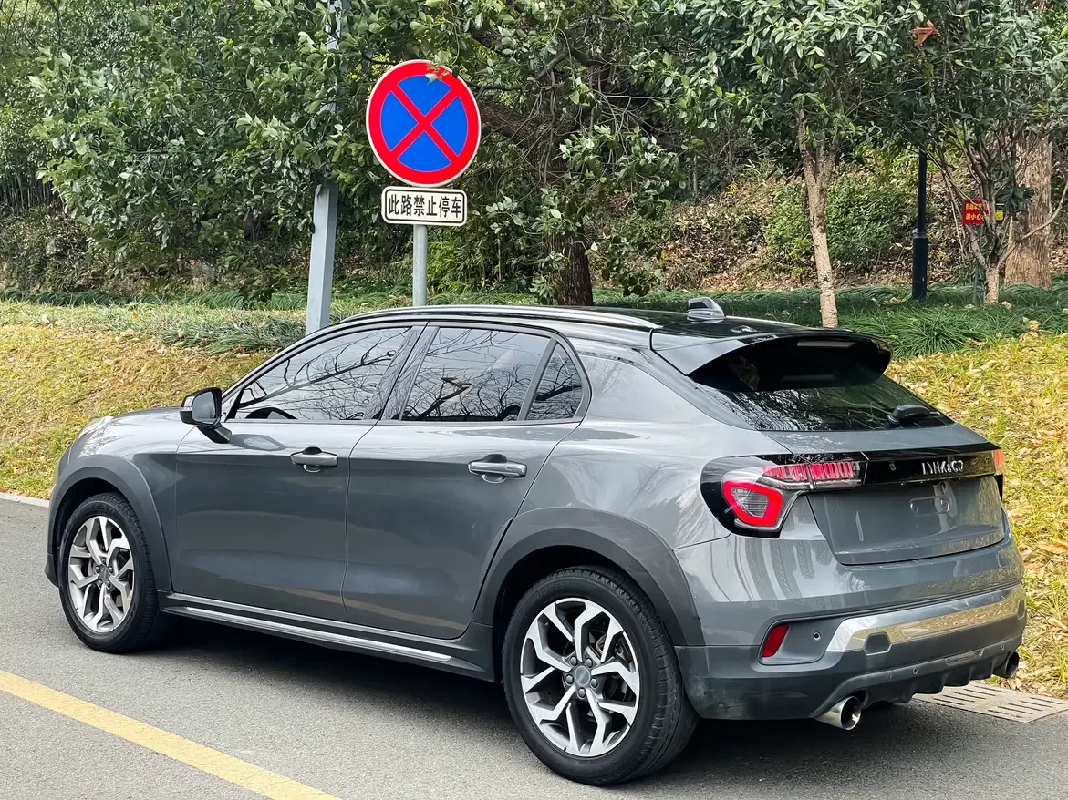 Lynk & Co 02