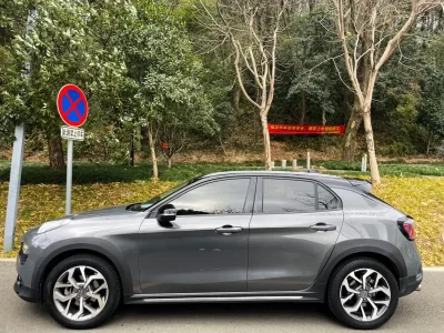 Lynk & Co 02