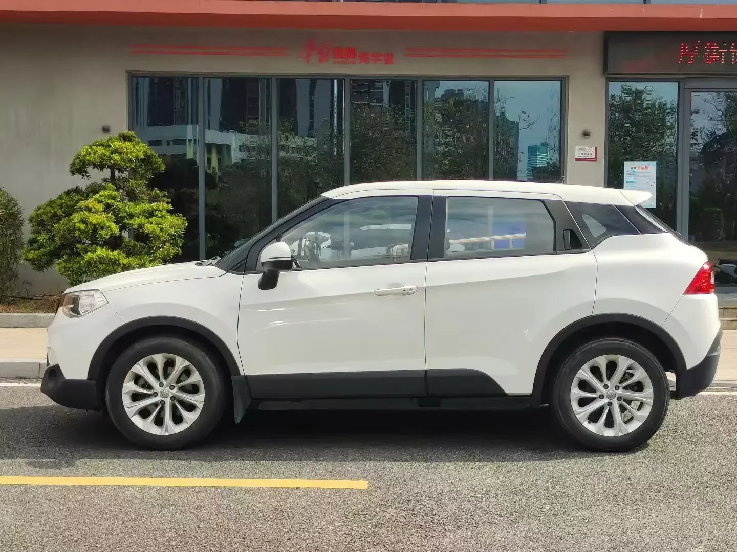 Brilliance China V3