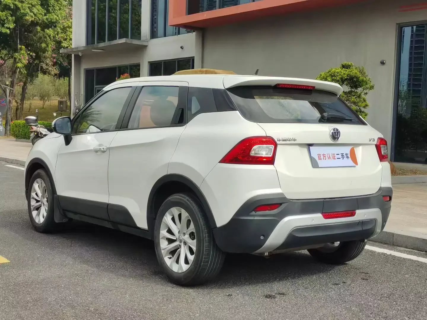 Brilliance China V3