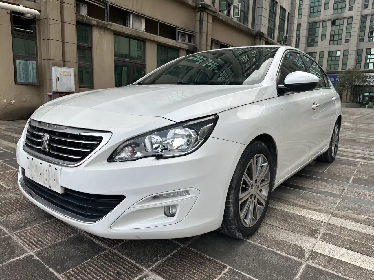 Peugeot 408