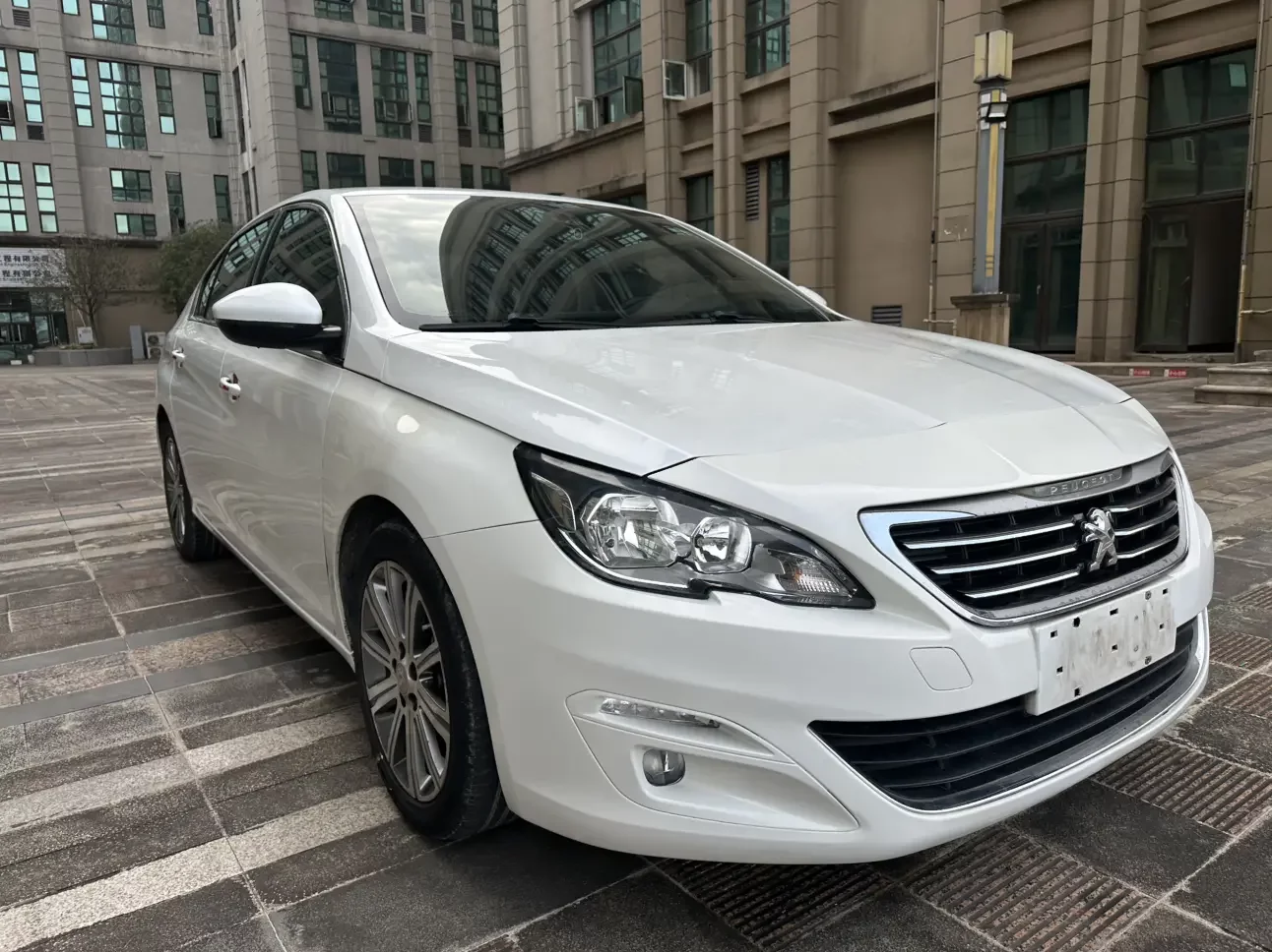 Peugeot 408