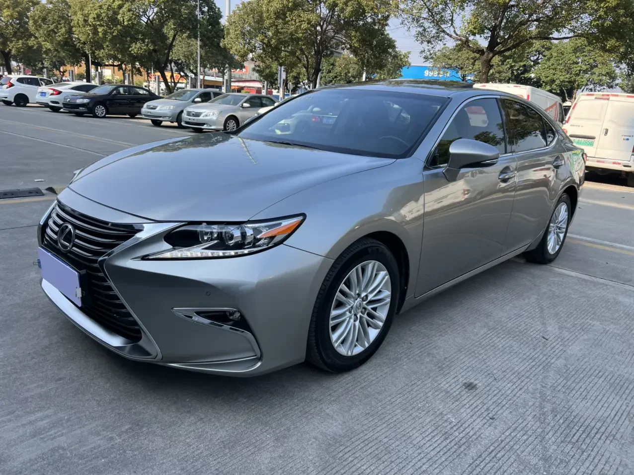 Lexus ES
