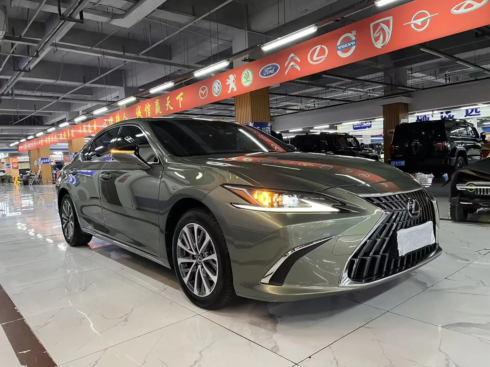 Lexus ES