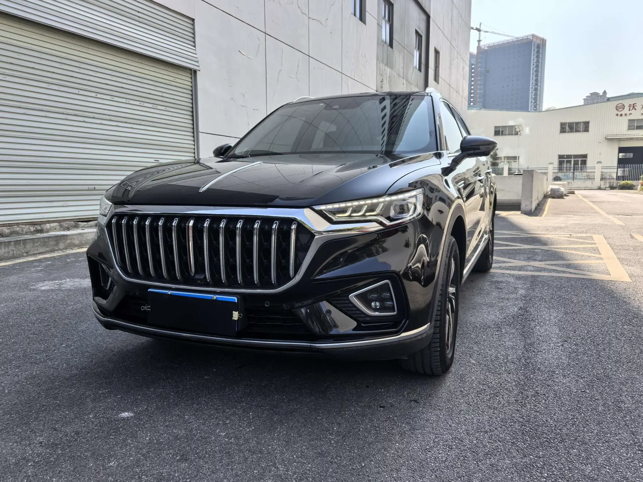 Hongqi HS5