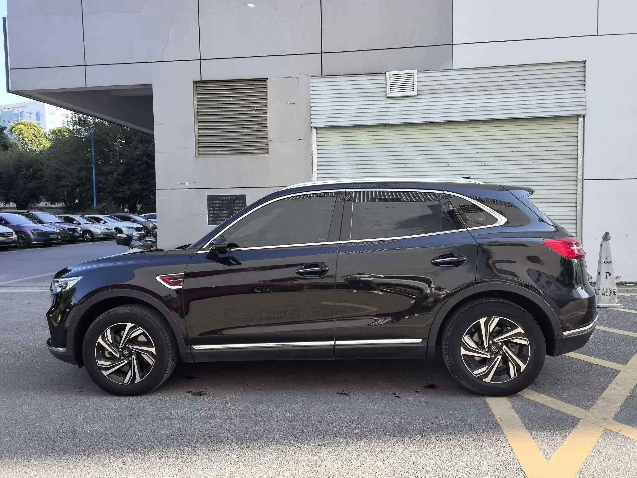 Hongqi HS5