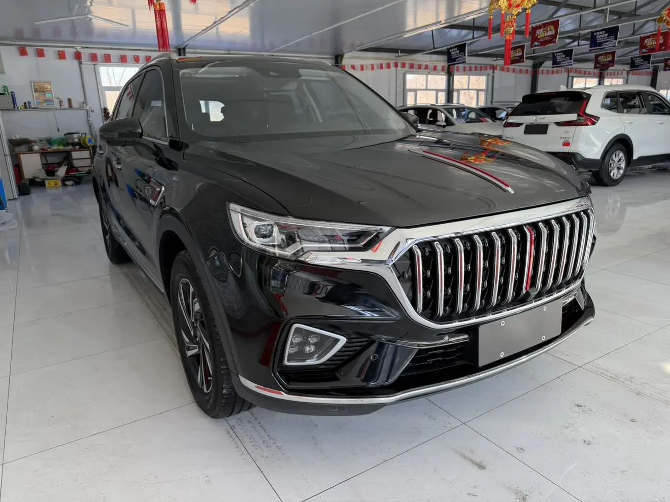 Hongqi HS5
