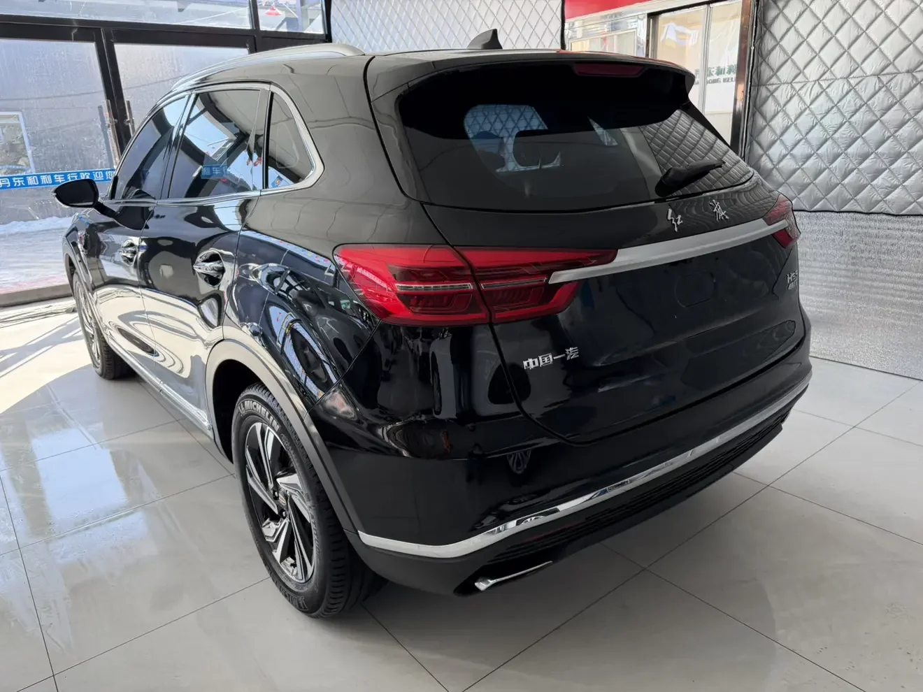 Hongqi HS5