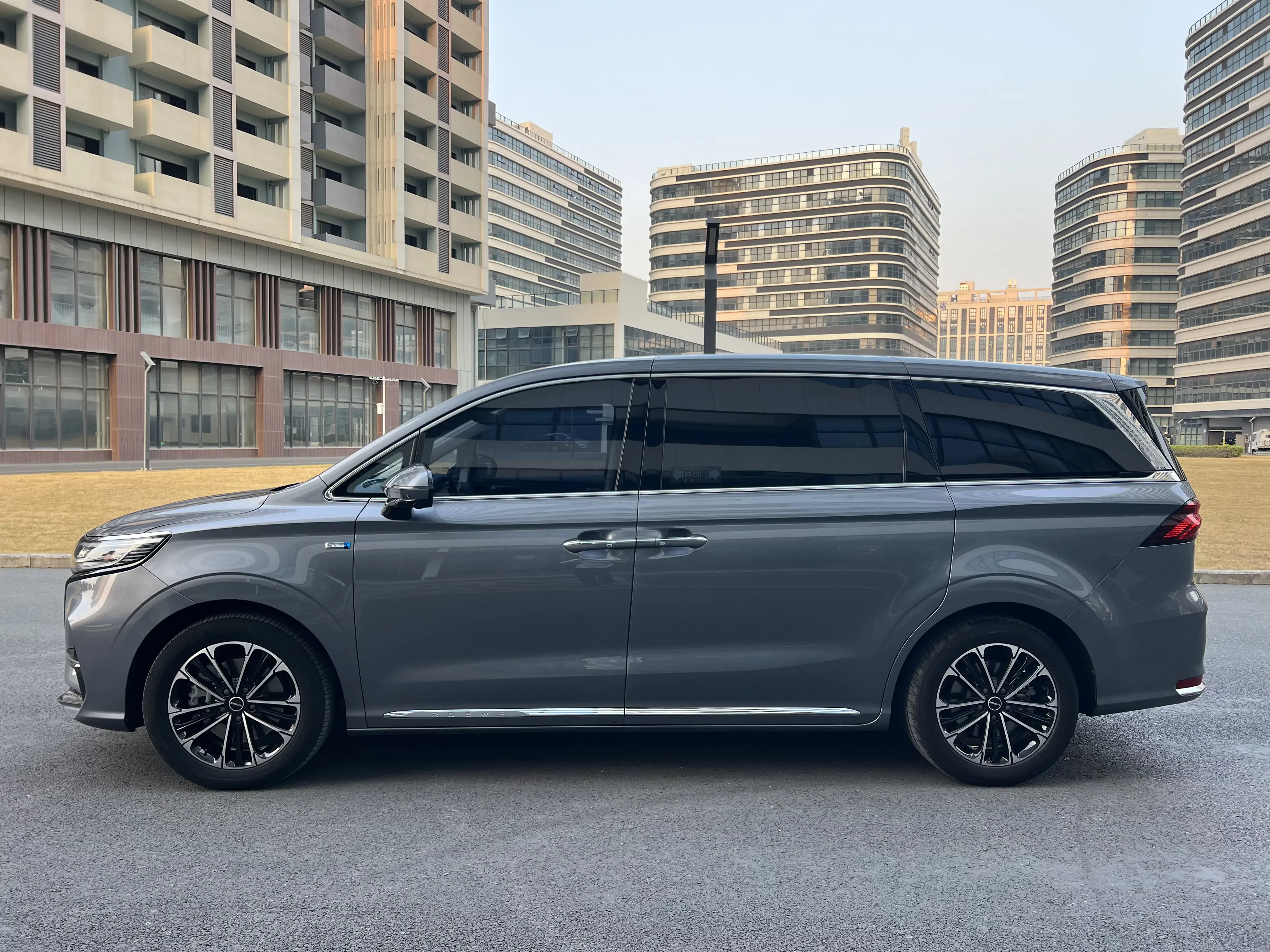 Roewe iMAX8