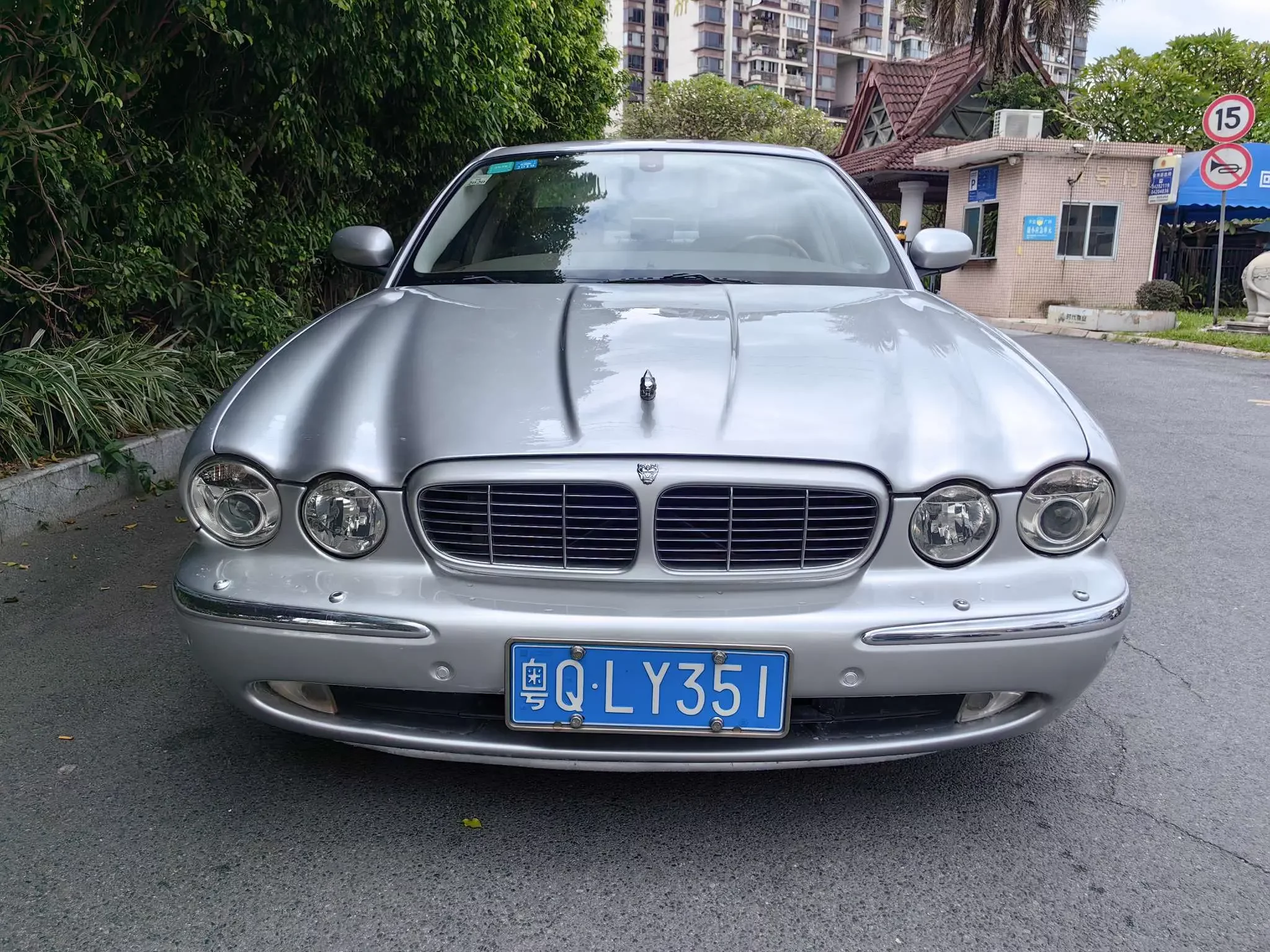 Jaguar XJ